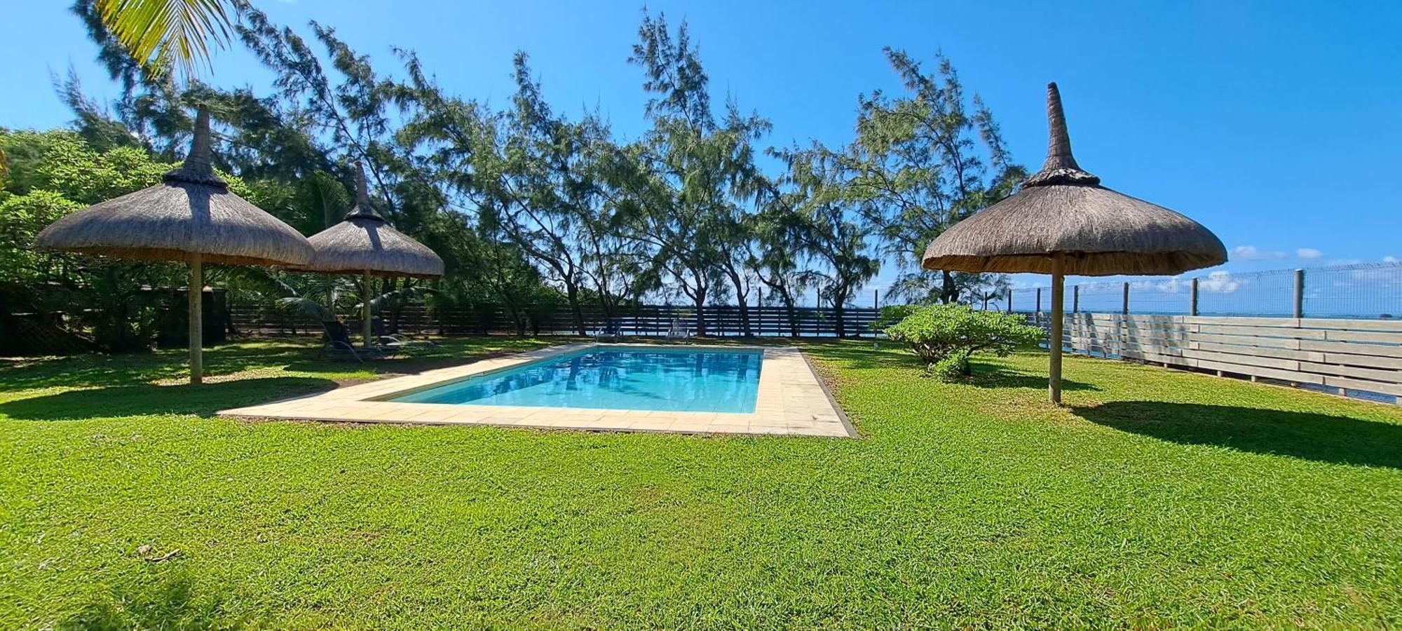 Clair De Lune - Private 2 Bedrooms Beachfront Villa Trou d'Eau Douce Exterior photo